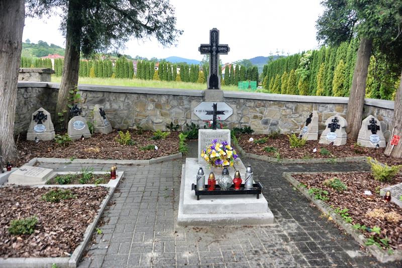 Cmentarz wojenny w Mszanie Dolnej (2).jpg