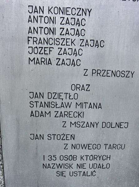 Pomnik w Szczyrzycu (8).jpg