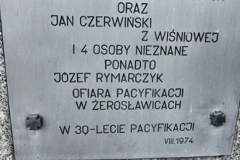 Pomnik w Szczyrzycu (11).jpg
