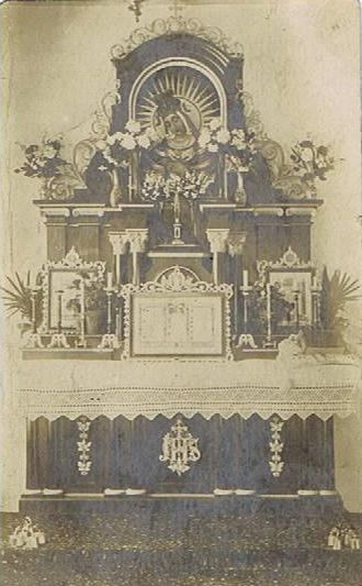 Ołtarz w Pietropawłowskim kościele wykonany w 1914 r. przez polskich zesłańców..jpg