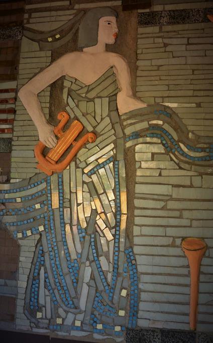 Mozaika przy wejsciu z Terpsychorą (3).JPG