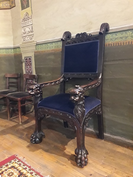 Wola Radziszowska kosciol barokowy fotel.jpg