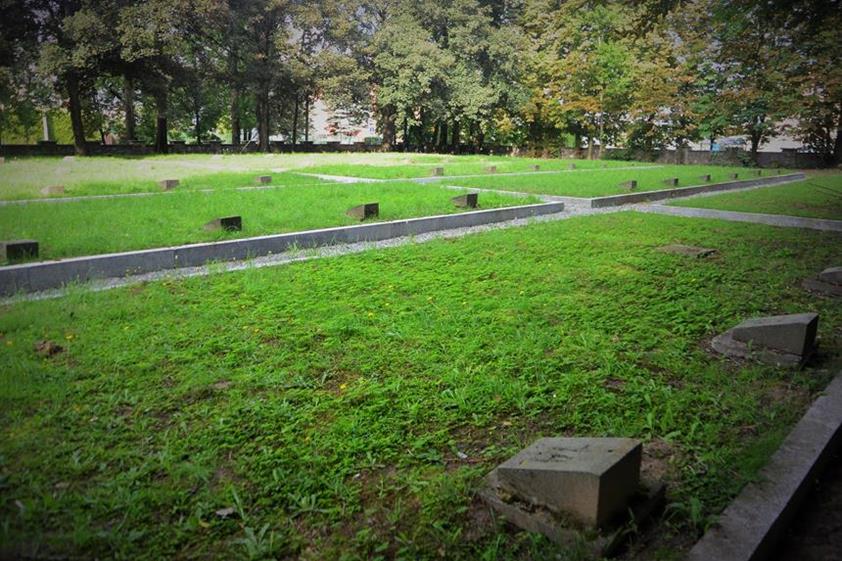 Cmentarz żołnierzy Armii Czerwonej (15).JPG