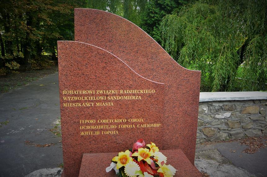 Grób i pomnik Wasilija Fiodorowicza Skopienko (7).JPG
