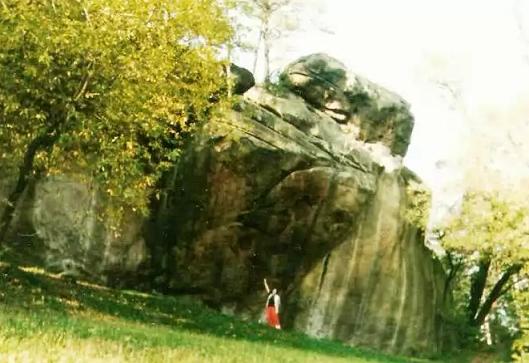 3. Diabelski Kamień k. Szczyrzyca - fot. z roku 1996.JPG