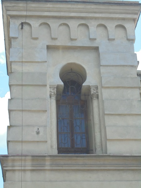 Nowy Sacz synagoga mauretanskie okno.JPG