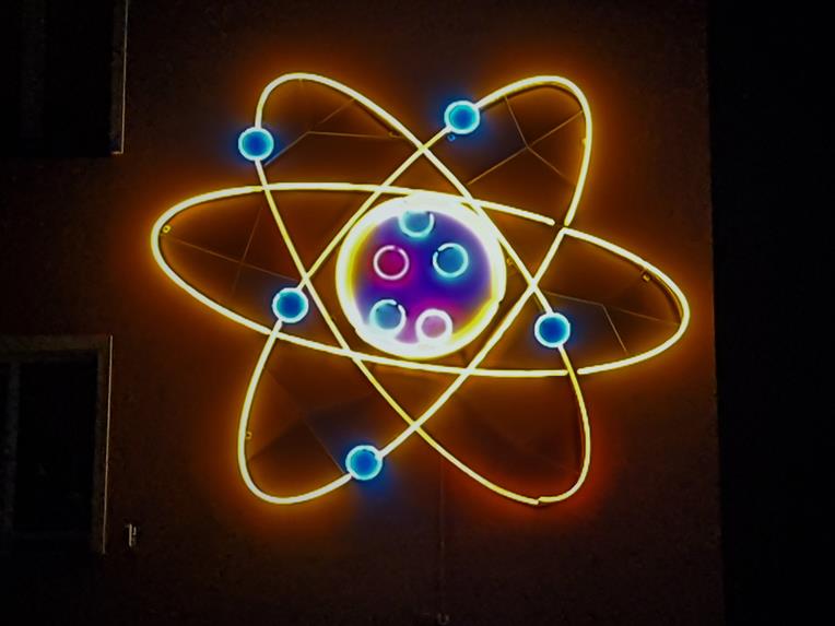 Atom (2).jpg
