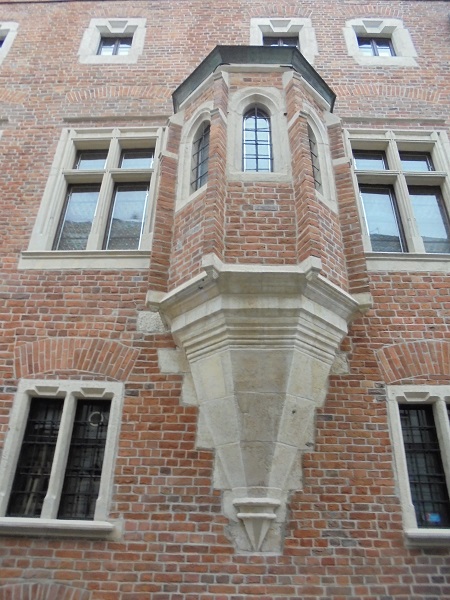 KR Collegium Maius wykusz.JPG