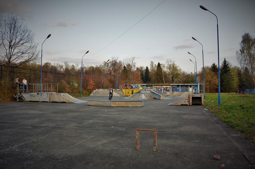 Skate Park w miejscu lodowiska (2).JPG