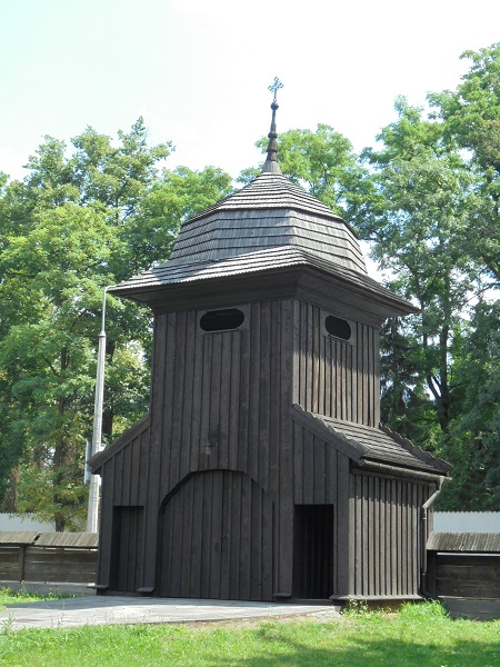 Krakow Mogila kosciol drewniany dzwonnica.JPG