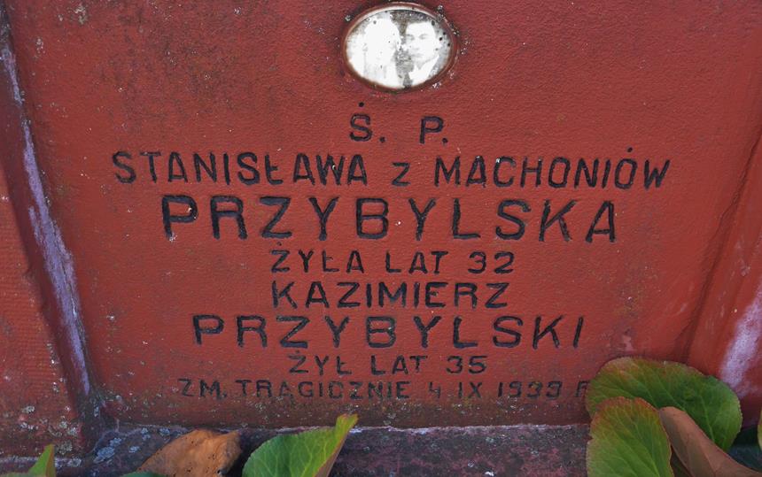 Grobowiec rodziny Przybylskich (7).JPG
