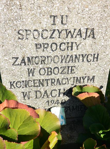 Prochy z obozu w Dachau (5).JPG