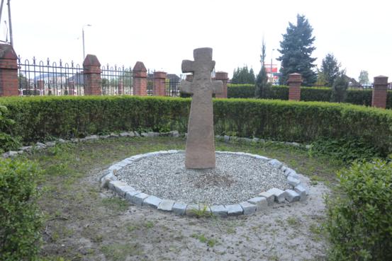 Rydułtowy - krzyż pokutny okok kościoła.jpg