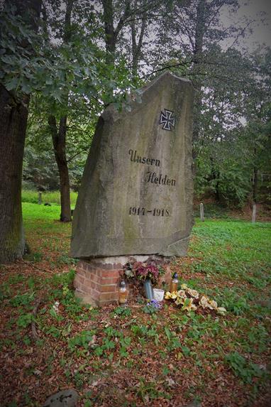 Pomnik poświecony żołnierzom niemieckim z I Wojny Światowej (3).JPG