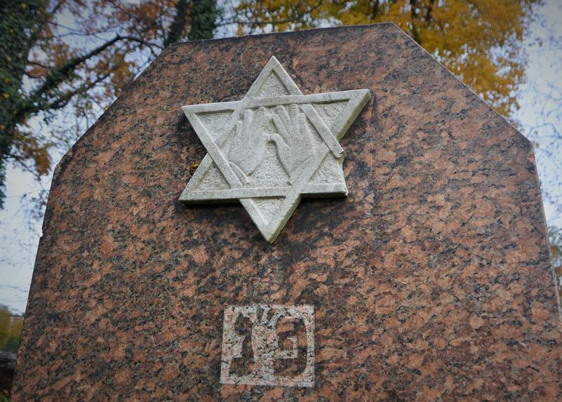 Cmentarz żydowski w Zawierciu (26).JPG