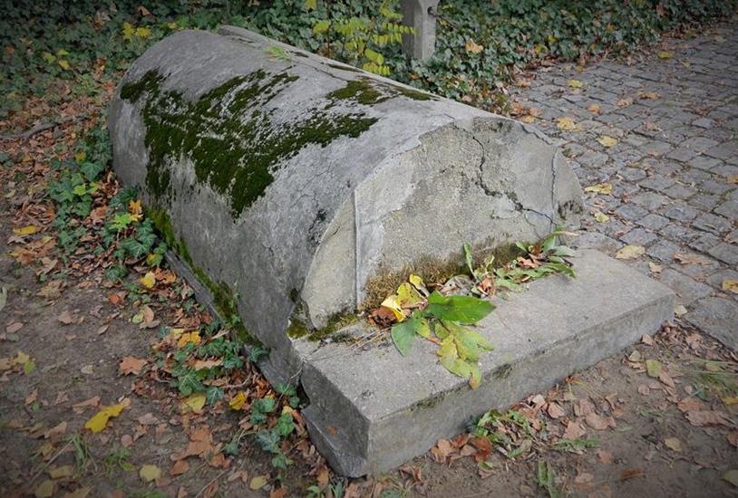 Cmentarz żydowski w Zawierciu (32).JPG