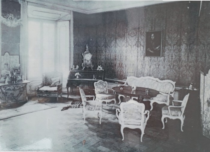 Kurozweki zamek czerwony salon 1930.jpg