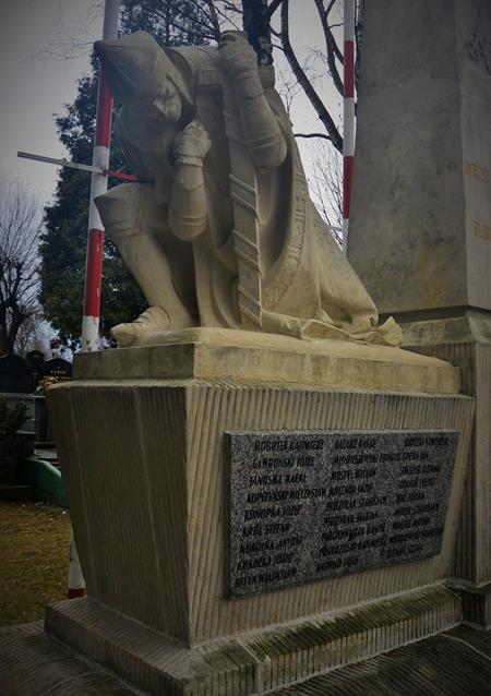 Pomnik poległych  w bojach o wolnośc Ojczyzny (5).JPG