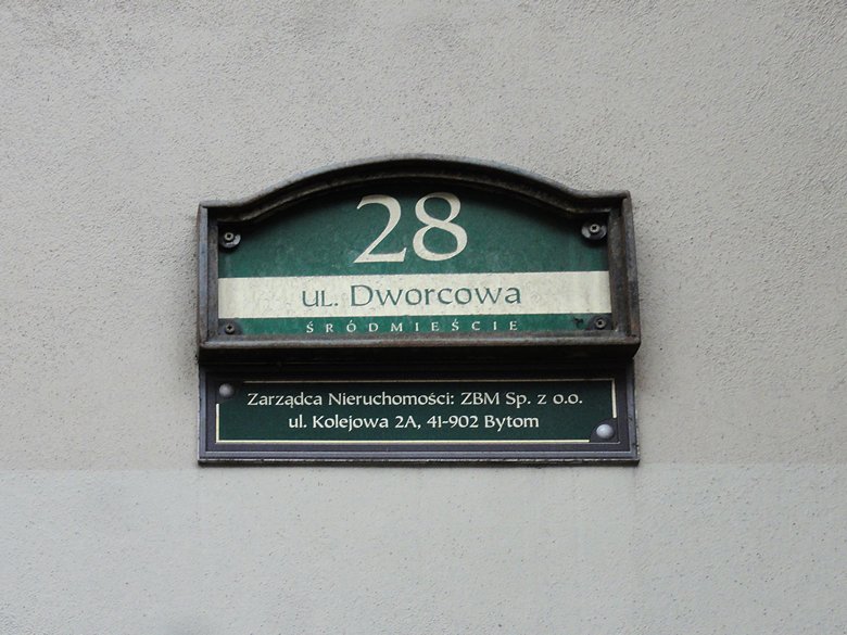 Bytom - nagronbek przy ul Dworcowej (2).jpg