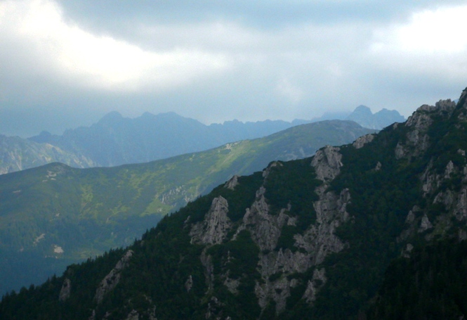 7. Lodowy w Tatrach Wysokich widok z Sarniej Skały.jpg