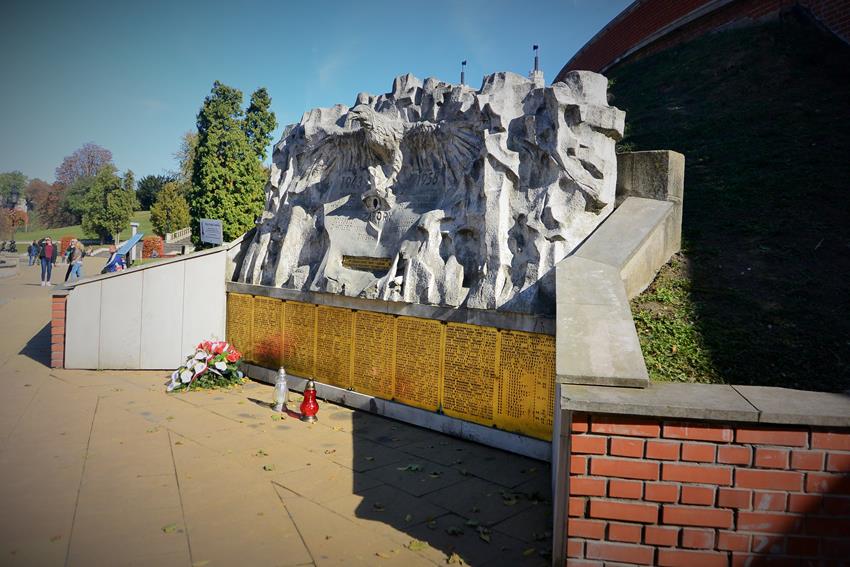 Pomnik pamięci żołnierzy Armii Krajowej ze zgrupowania Zapory (1).JPG