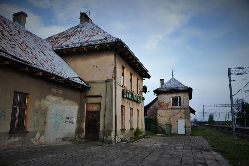 Neon od strony torów kolejowych (1).JPG