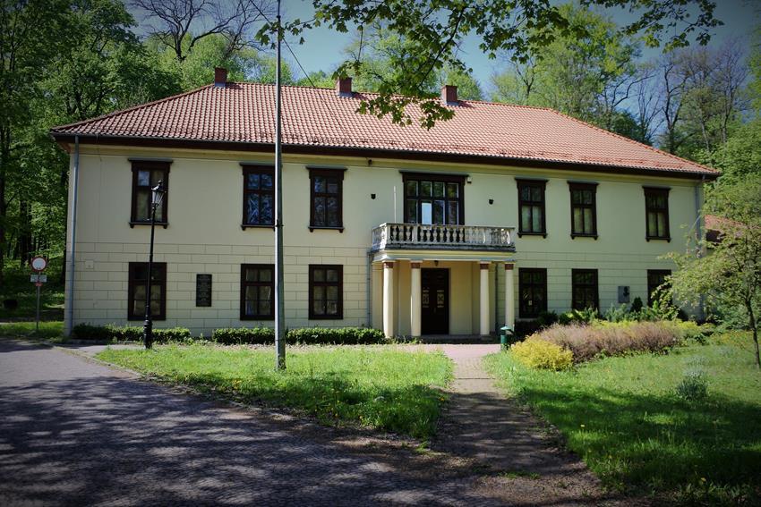 Stary Pałac rodziny Potockich.JPG