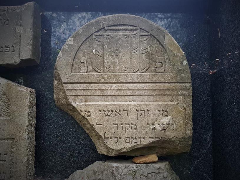 Cmentarz żydowski w Serocku (12).jpg