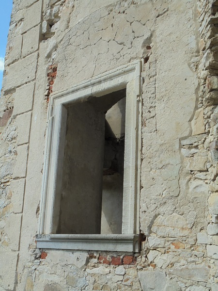 Ujazd zamek okno.JPG