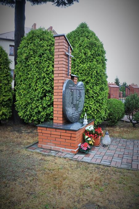 Olza - pomnik poległych w II Wojnie Światowej (7).JPG