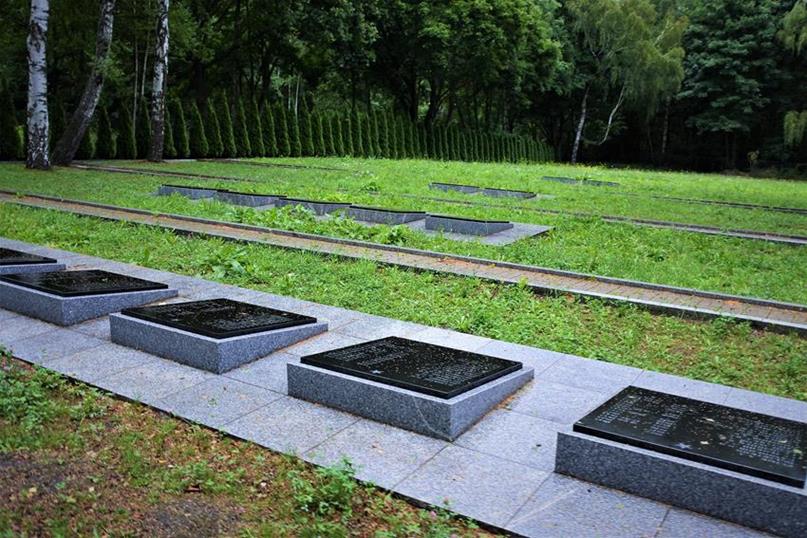 Cmentarz żołnierzy Armii Czerwonej (6).JPG