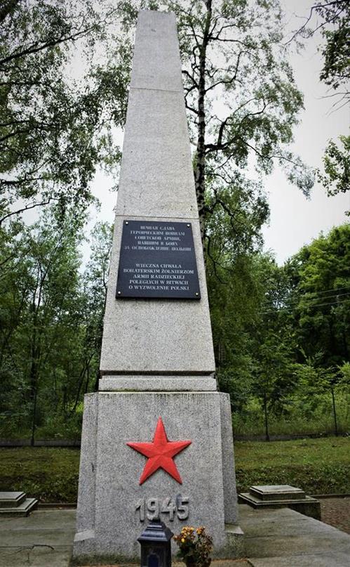 Cmentarz żołnierzy Armii Czerwonej (8).JPG