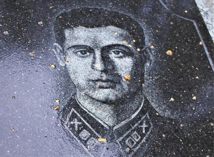 Cmentarz żołnierzy Armii Czerwonej (17).JPG