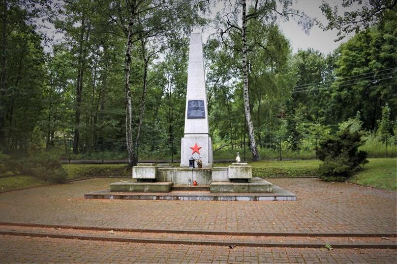 Cmentarz żołnierzy Armii Czerwonej (20).JPG