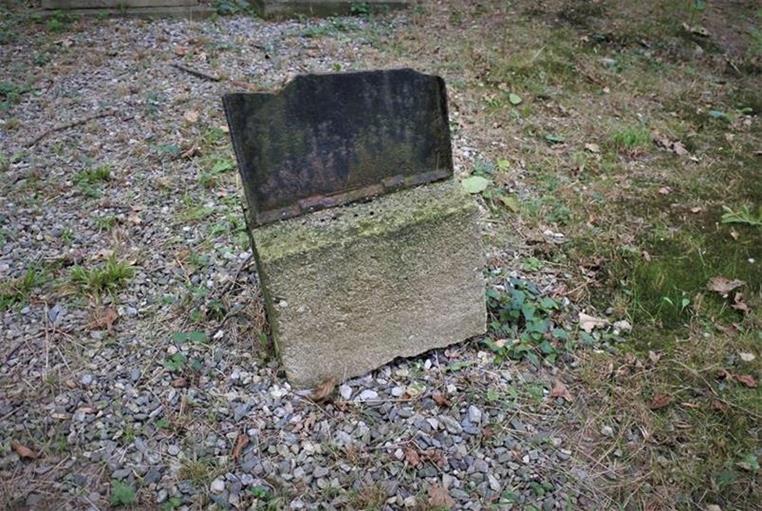 Na cmentarzu żydowskim (1).JPG