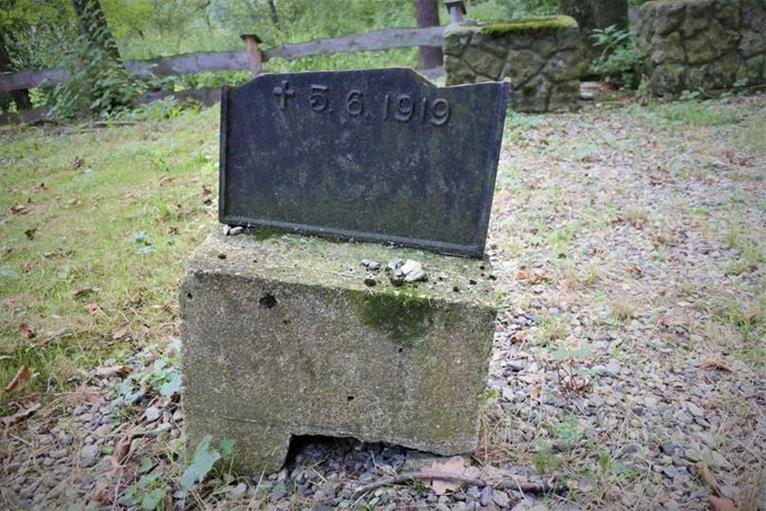 Na cmentarzu żydowskim (4).JPG
