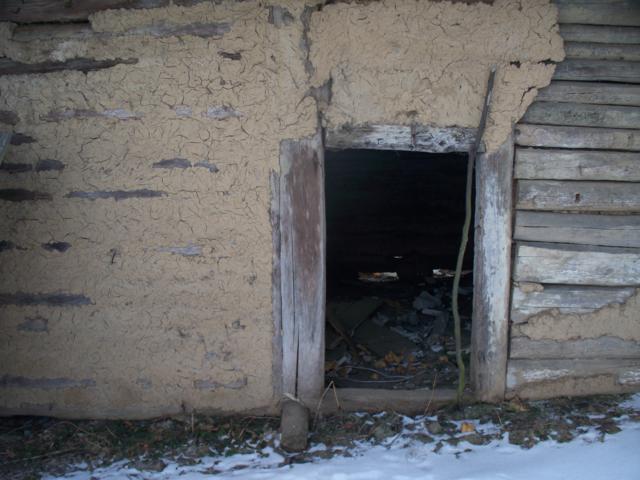 Opuszczony dom w Grabinie (2).jpg