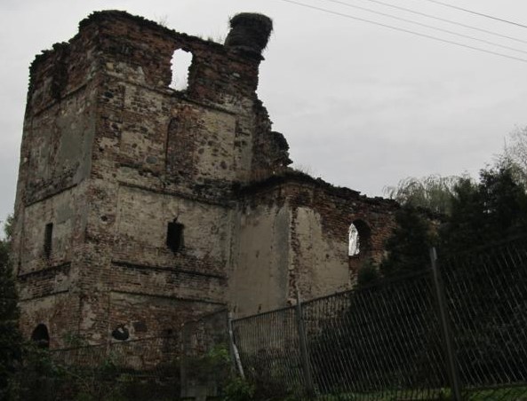 Ziemięcice - ruiny kościoła (2).jpg