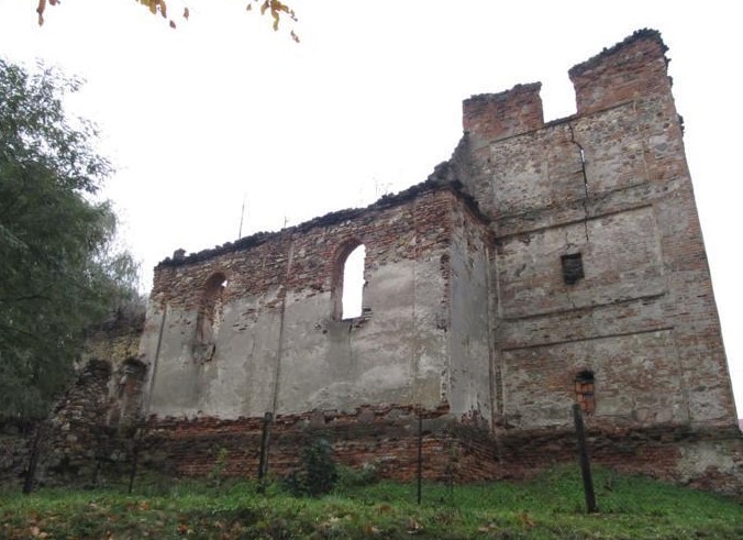 Ziemięcice - ruiny kościoła (4).jpg