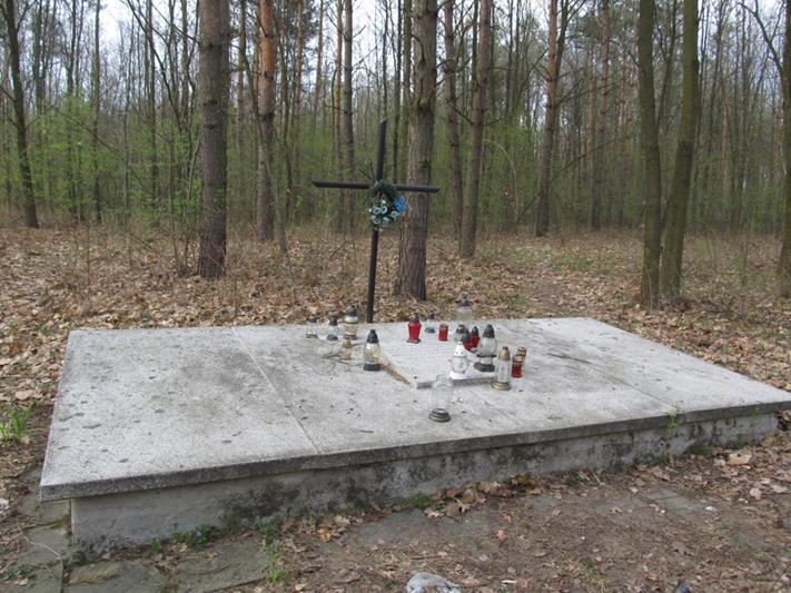 Jaskrów - grób z II Wojny Światowej (5).jpg
