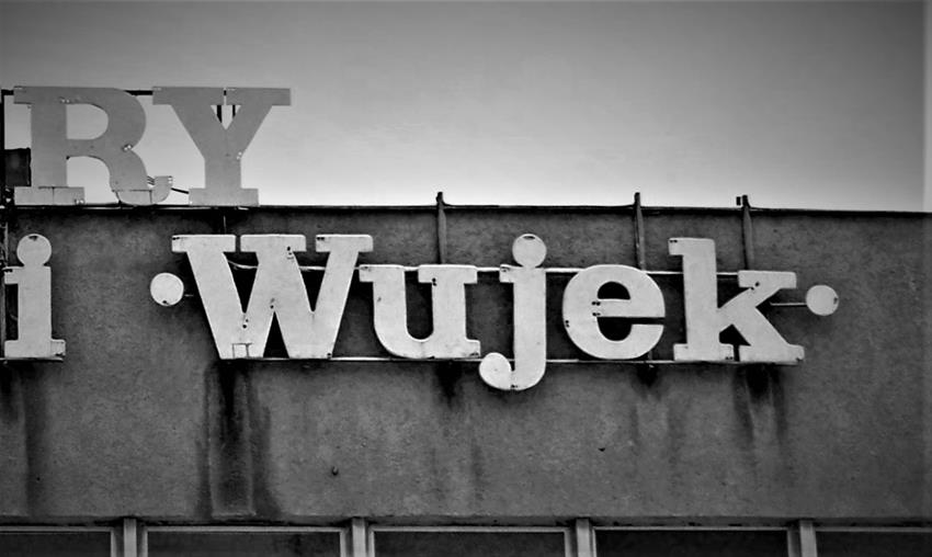 Katowice - neon na Domu Kultury KWK Wujek (2).jpg