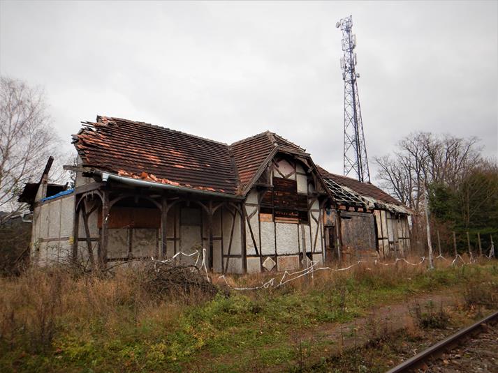 Dawny dworzec kolejowy (13).JPG