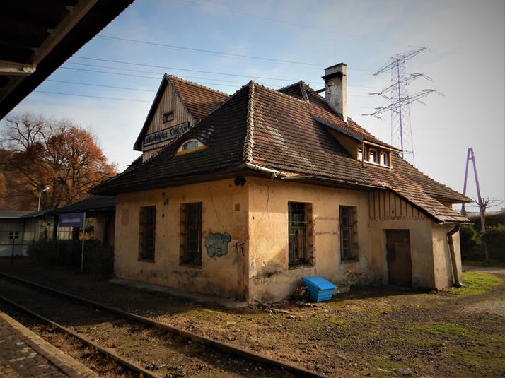 Ludwikowie Kłodzkie - dworzec (2).JPG