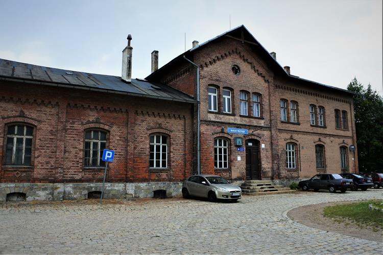 Dworzec kolejowy Bardo - Przyłęk (1).JPG