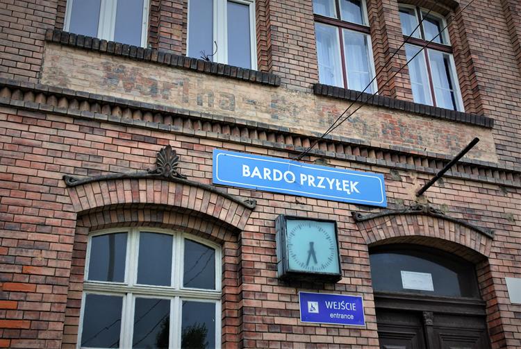 Dworzec kolejowy Bardo - Przyłęk (2).JPG