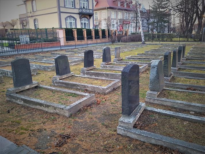 Cmentarz żołnierzy Armii Czerwonej (4).jpg
