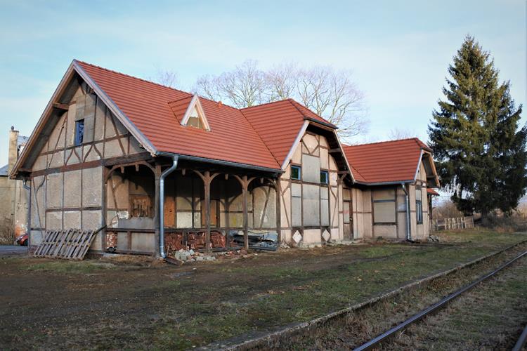 Ołdrzychowice Kłodzkie - stare dachówki z dworca kolejowego (2).JPG