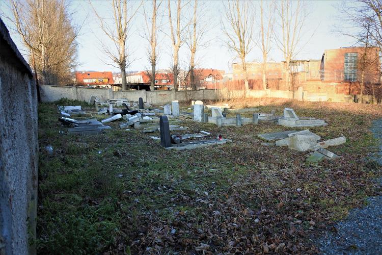 Cmentarz żydowski w Kłodzku (4).JPG
