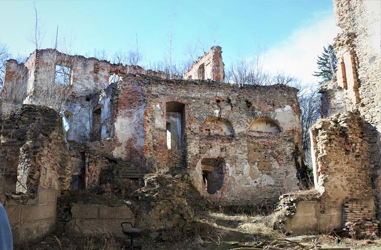 Zamek w Owieśnie (17).JPG