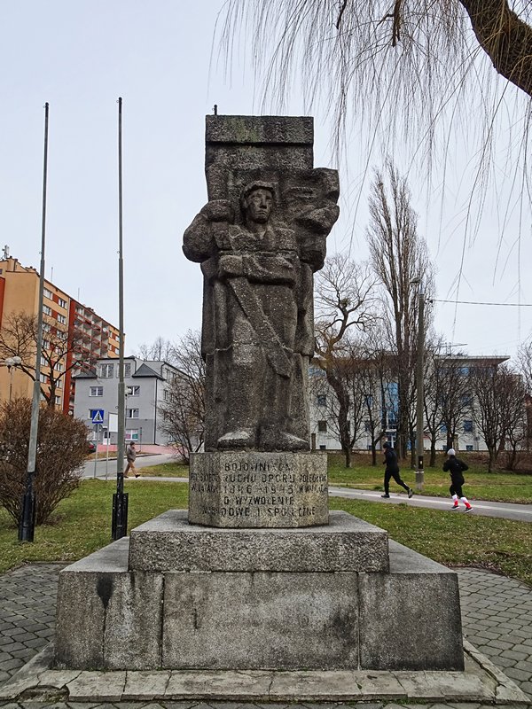 Jaworzno - pomnik Bojownikow (2).JPG